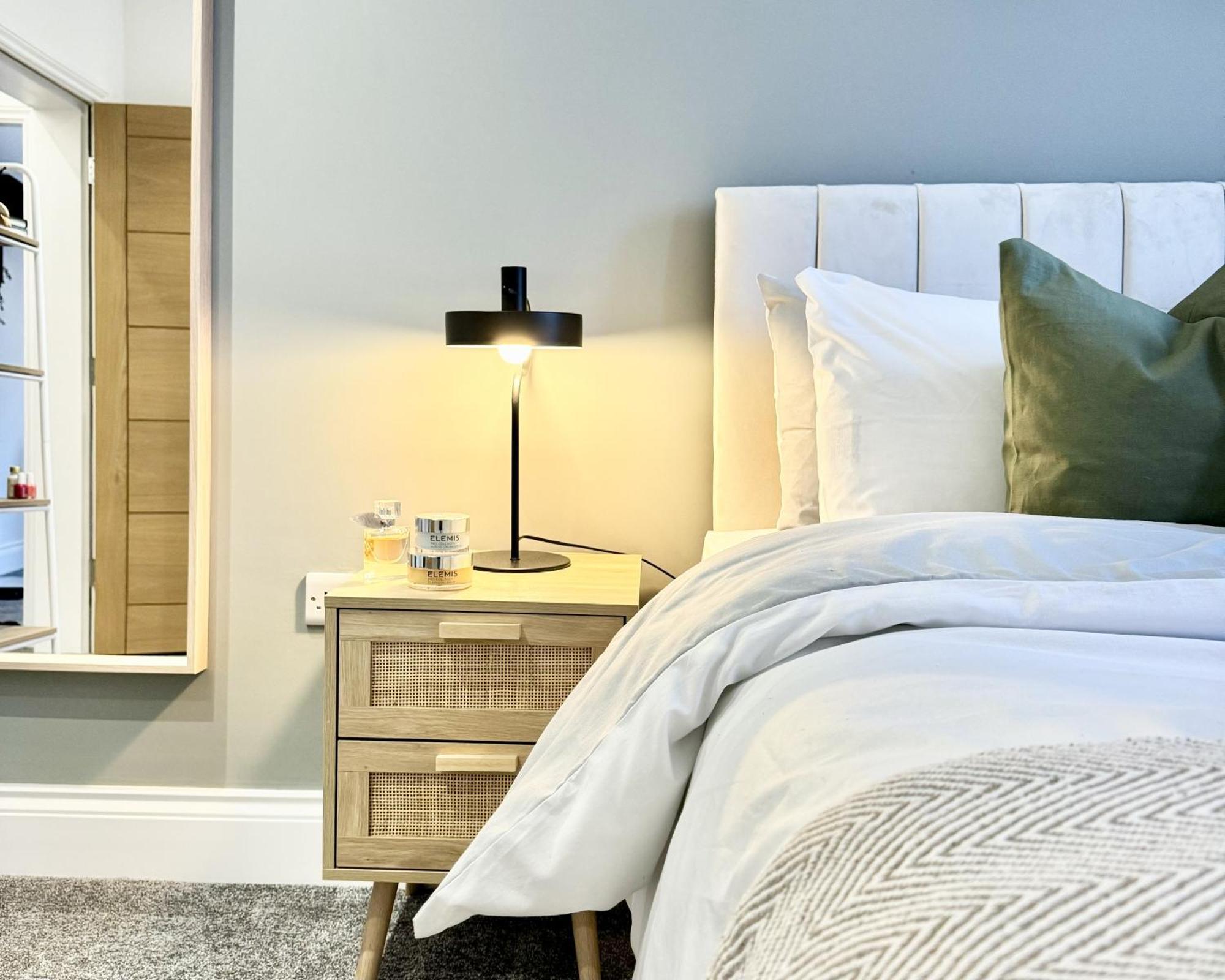 The Yorkshire Crown - Luxury Apartment - Free Parking Nearby Harrogate Exterior foto